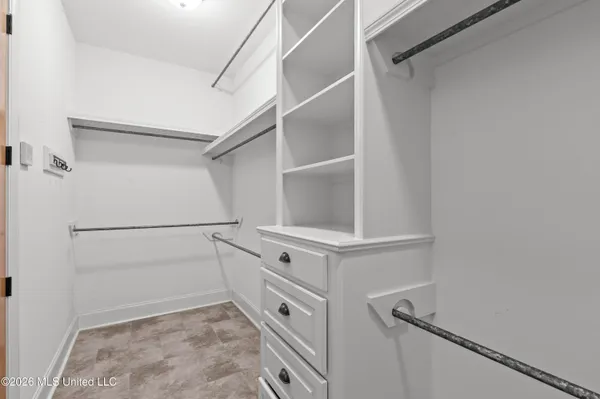 $699,900 | 121 Harbor View Drive, Madison, MS 39110