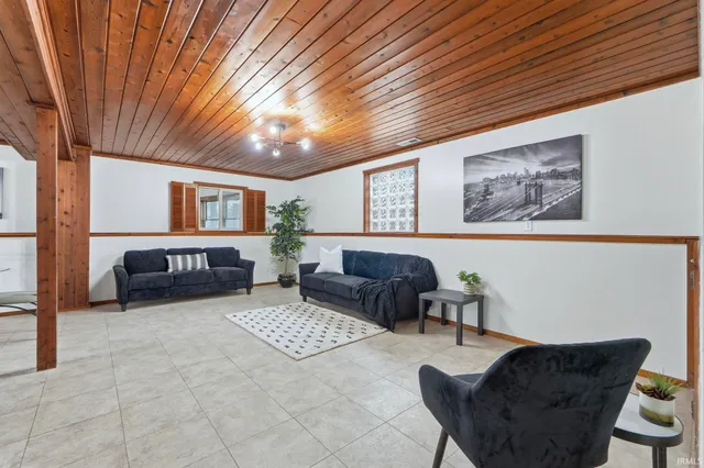 $459,900 | 4299 East 1000 North, Roanoke, IN 46783