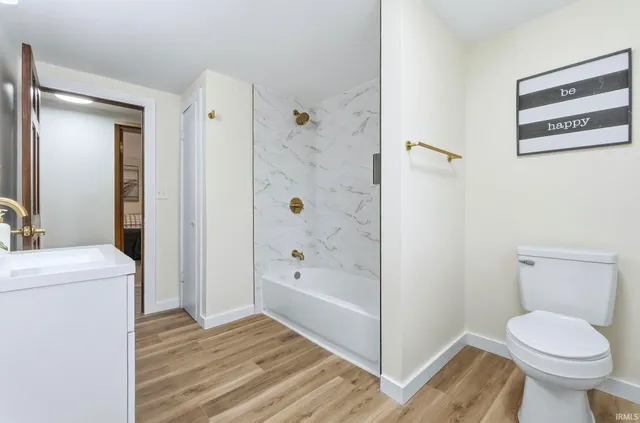 $459,900 | 4299 East 1000 North, Roanoke, IN 46783