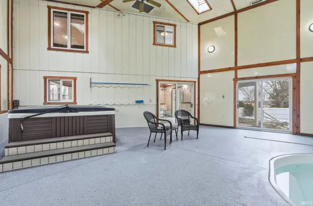 $459,900 | 4299 East 1000 North, Roanoke, IN 46783