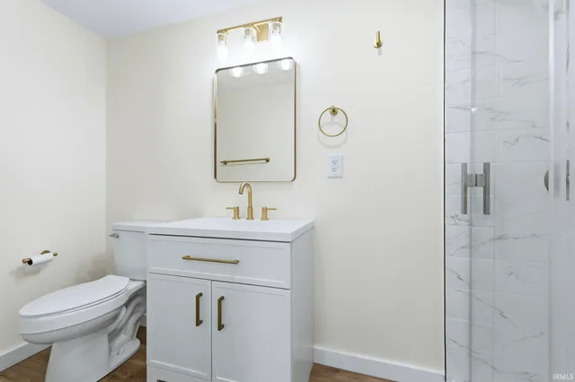 $459,900 | 4299 East 1000 North, Roanoke, IN 46783