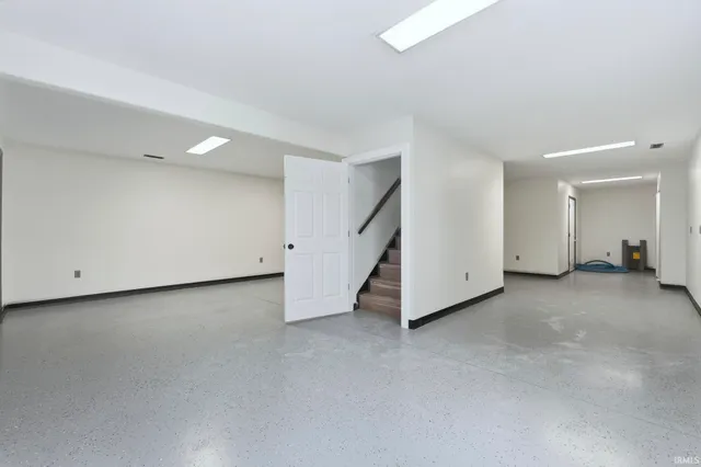 $459,900 | 4299 East 1000 North, Roanoke, IN 46783