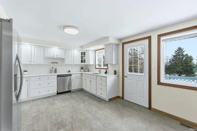 $459,900 | 4299 East 1000 North, Roanoke, IN 46783