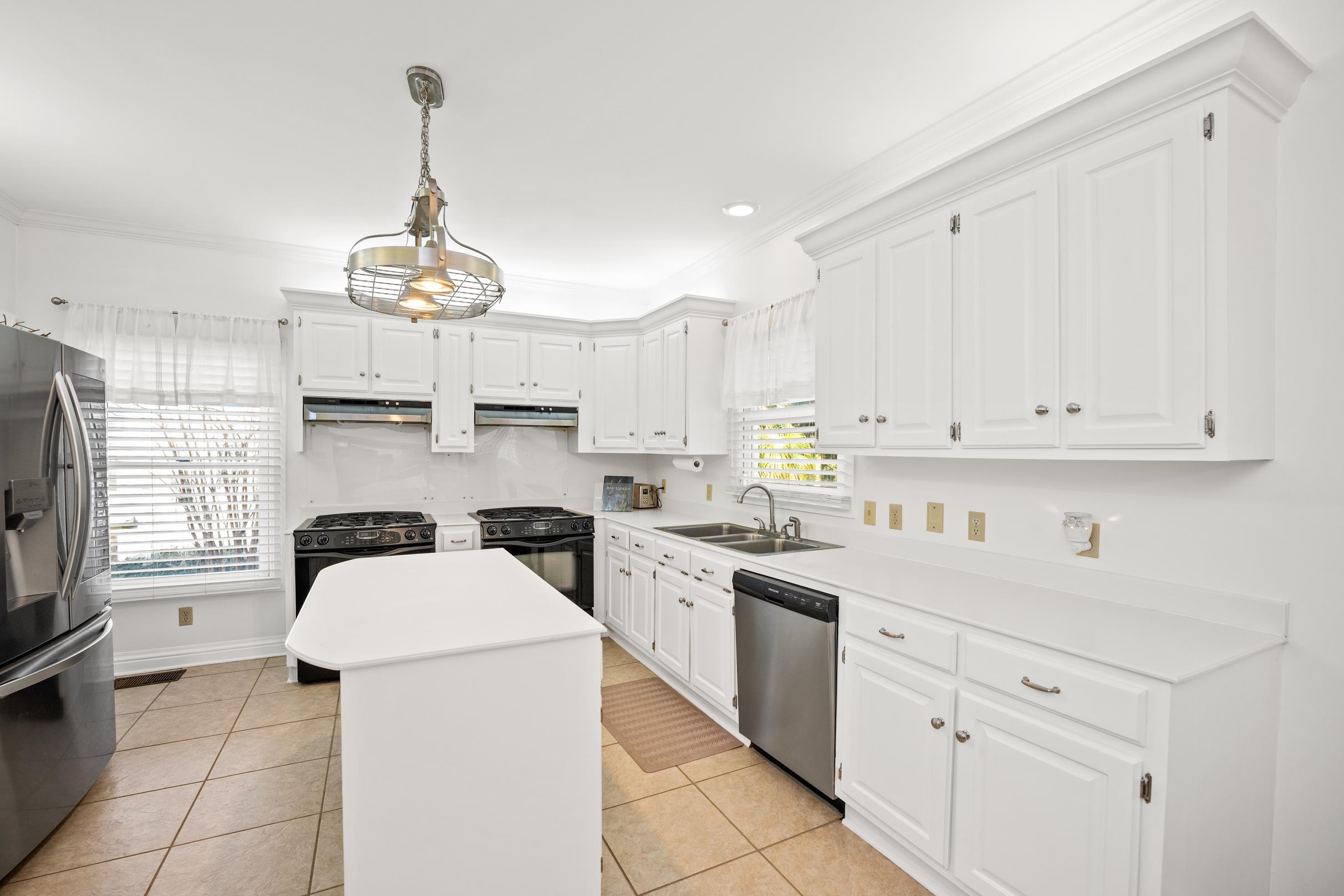 510 Oak Ridge Court West Daphne, AL 36526 - Photo 13 of 50 Kitchen