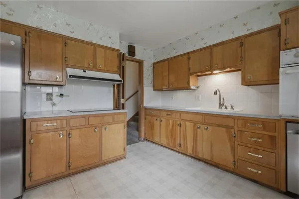 $340,000 | 8717 West 73rd Street, Overland Park, KS 66204