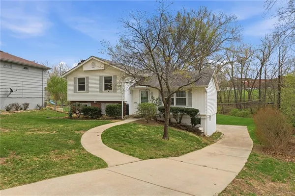 $340,000 | 8717 West 73rd Street, Overland Park, KS 66204
