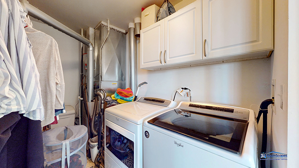 746 Legend Lane McHenry, IL 60050 - Photo 34 of 51 a utility room with dryer and washer
