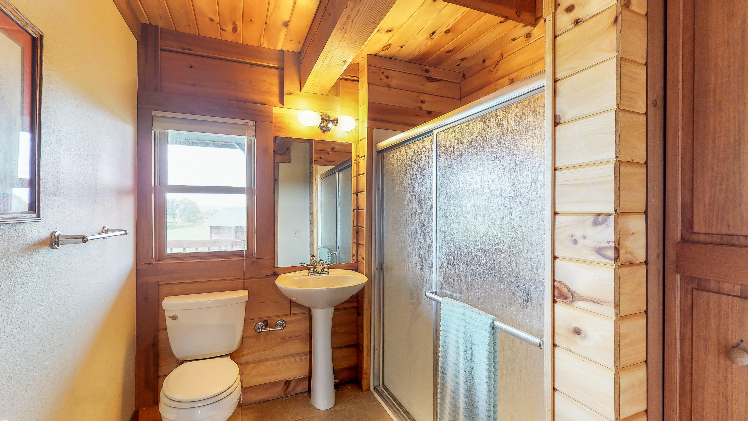 4240 Ritchey Road Loudon, TN 37774 - Photo 27 of 40 Guest Bath1 Main Level