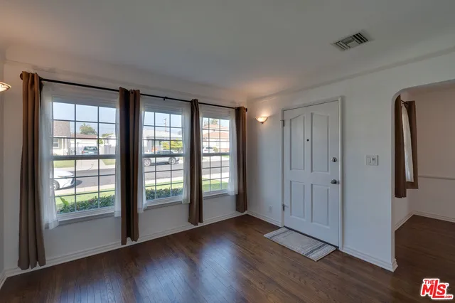 $4,950 | 6408 West 82nd Street, Los Angeles, CA 90045