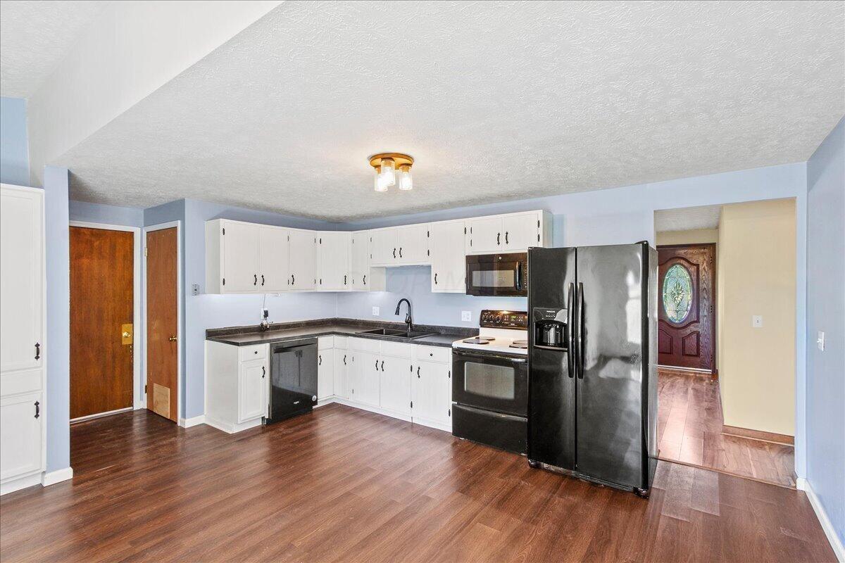 3165 Tamarack Avenue Springfield, OH 45502 - Photo 9 of 46 09-IMG_5226