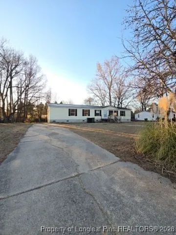 a view of empty room with windows