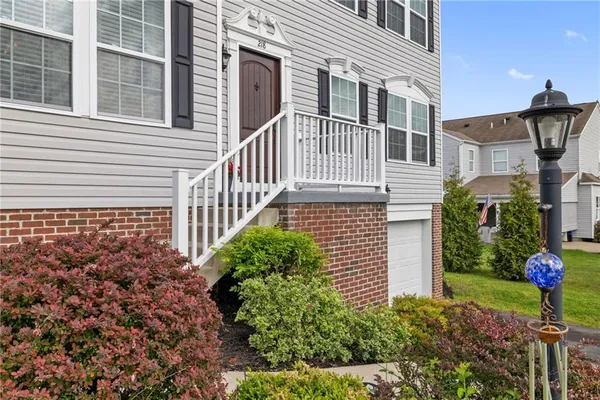 $459,900 | 218 Horse Shoe Drive, Clinton, PA 15026