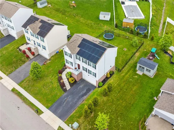 $459,900 | 218 Horse Shoe Drive, Clinton, PA 15026
