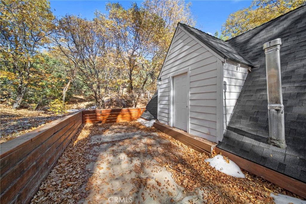 180 Glen Avon Drive Cedar Glen, CA 92321 - Photo 18 of 24 a view of balcony