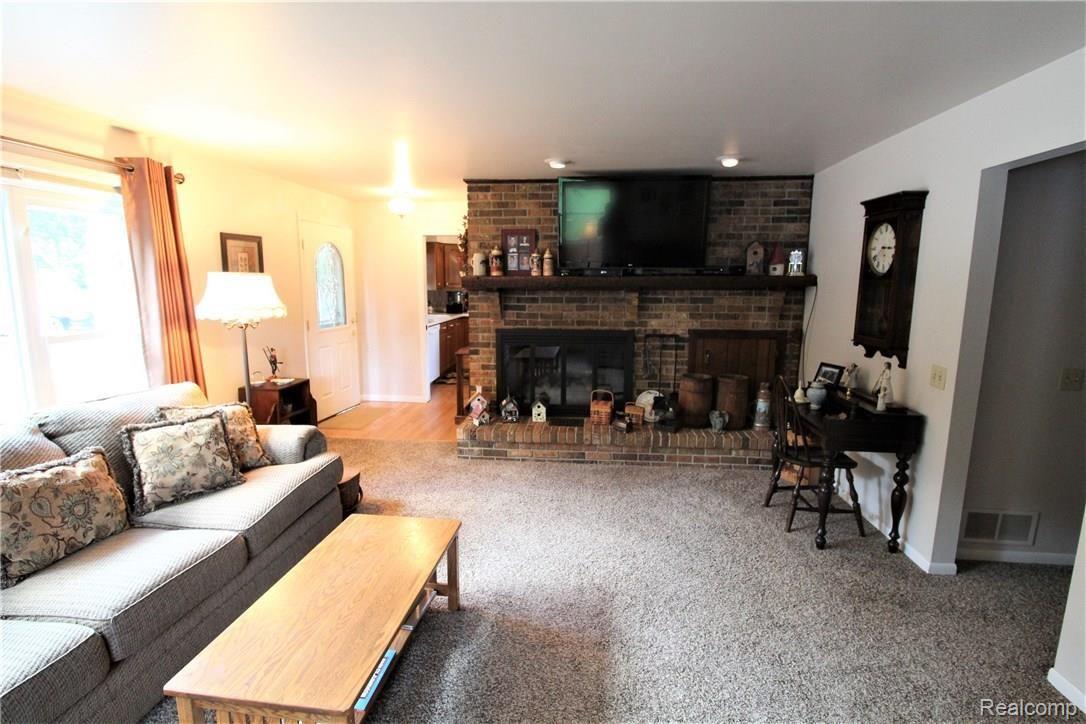 4665 Havens Road Dryden, MI 48428 - Photo 9 of 38 IMG_7918.JPG