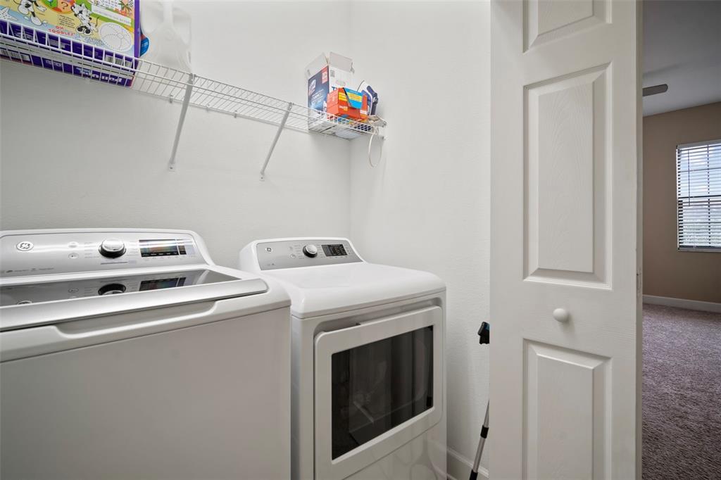 5807 Circa Fishhawk Boulevard Lithia, FL 33547 - Photo 22 of 40 a utility room with dryer and washer