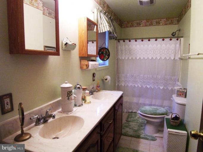 1352 Pine Road Carlisle, PA 17015 - Photo 14 of 27 Master Bath