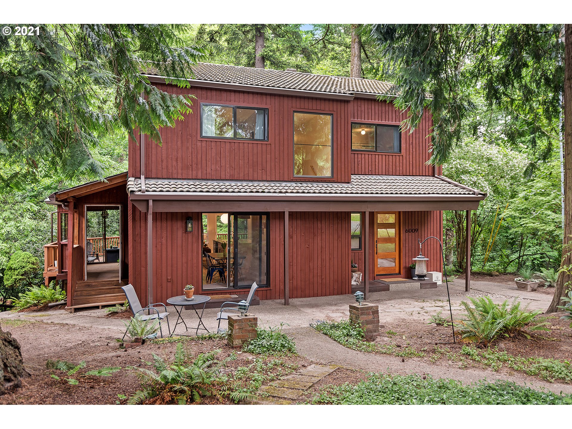 6009 Southwest Pendleton Court Portland, OR 97221 - Photo 1 of 32 Gallery Image 1