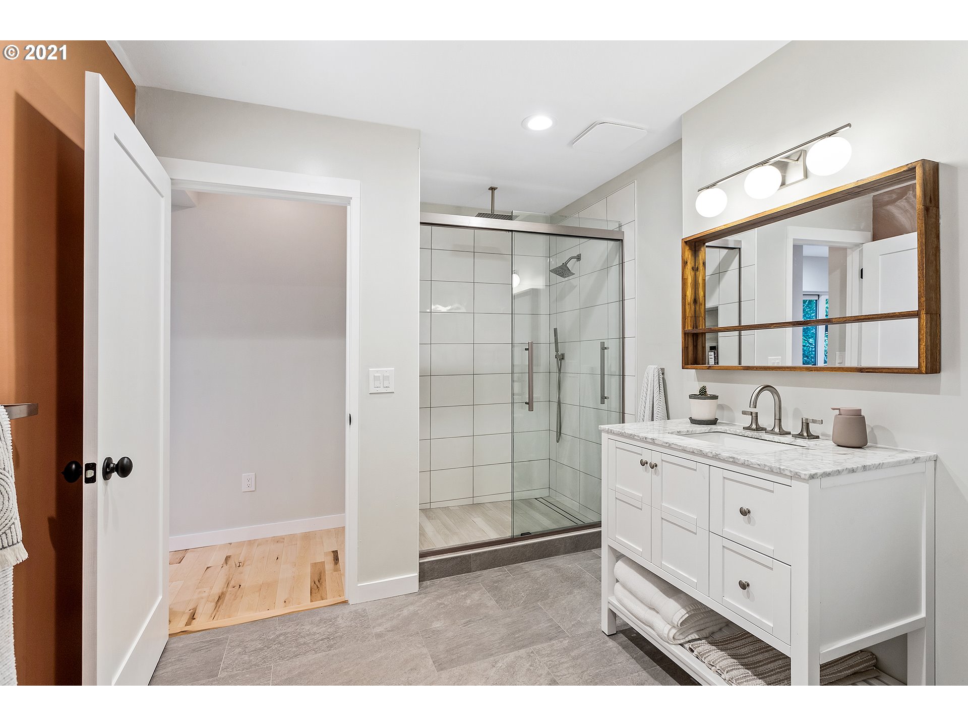 6009 Southwest Pendleton Court Portland, OR 97221 - Photo 11 of 32 Gallery Image 11