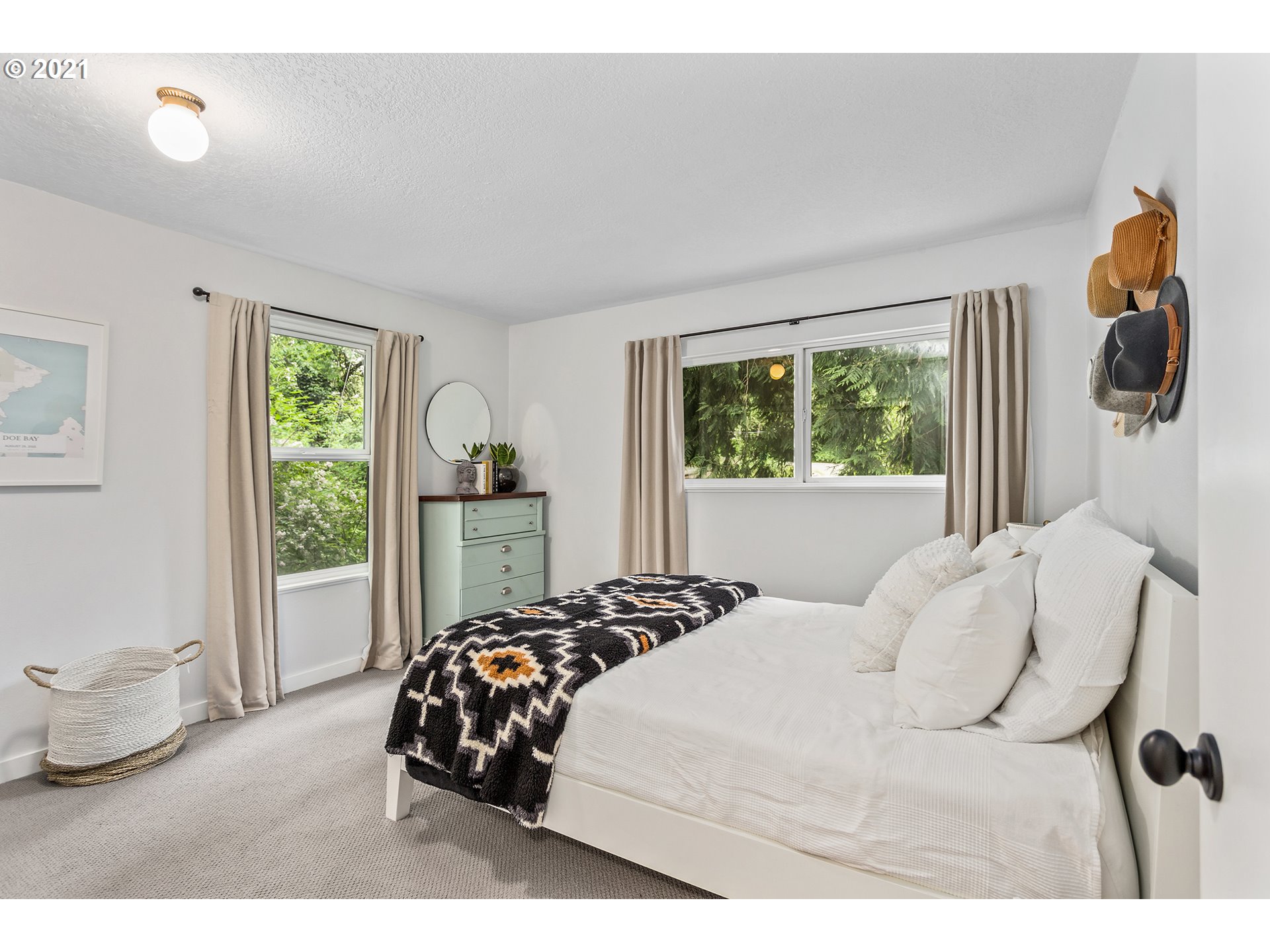 6009 Southwest Pendleton Court Portland, OR 97221 - Photo 13 of 32 Gallery Image 13