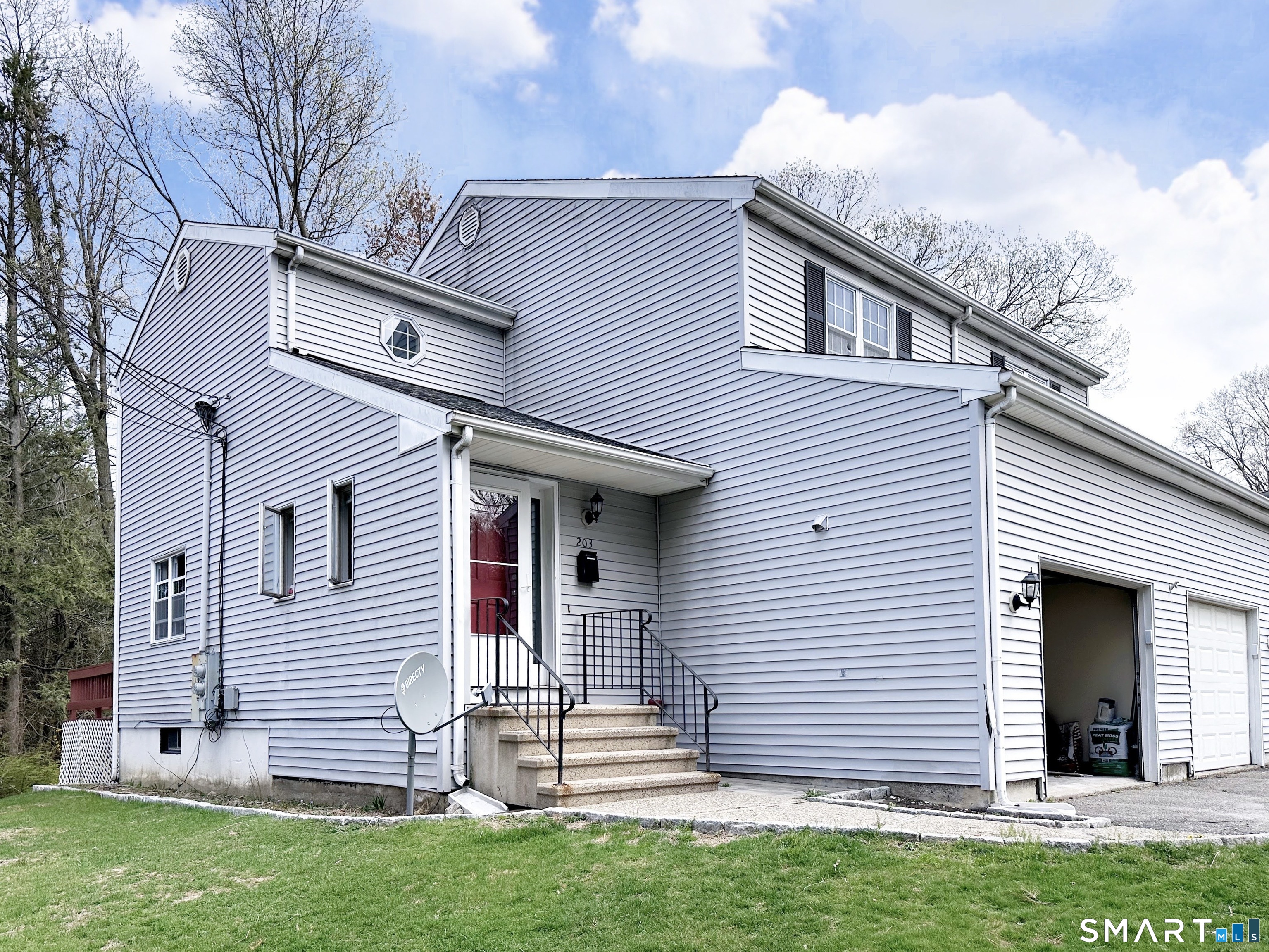 203 Capewell Avenue Waterbury, CT 06708 - Photo 4 of 38