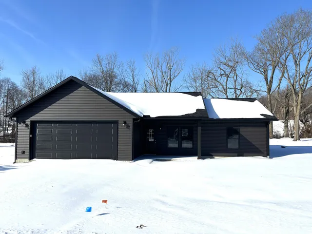 $279,000 | 17 South Sunnyside Lane, Spencer, IN 47460