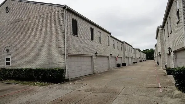 $125,000 | 17465 Red Oak Drive, Unit 7465, Houston, TX 77090