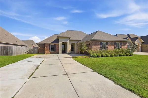 $329,999 | 20291 Long Lake Drive, Hammond, LA 70403