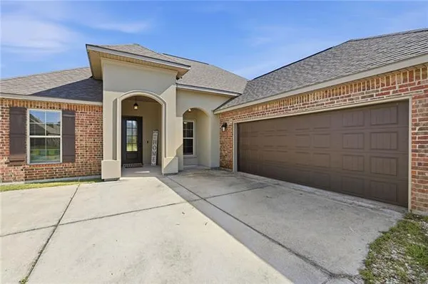 $329,999 | 20291 Long Lake Drive, Hammond, LA 70403