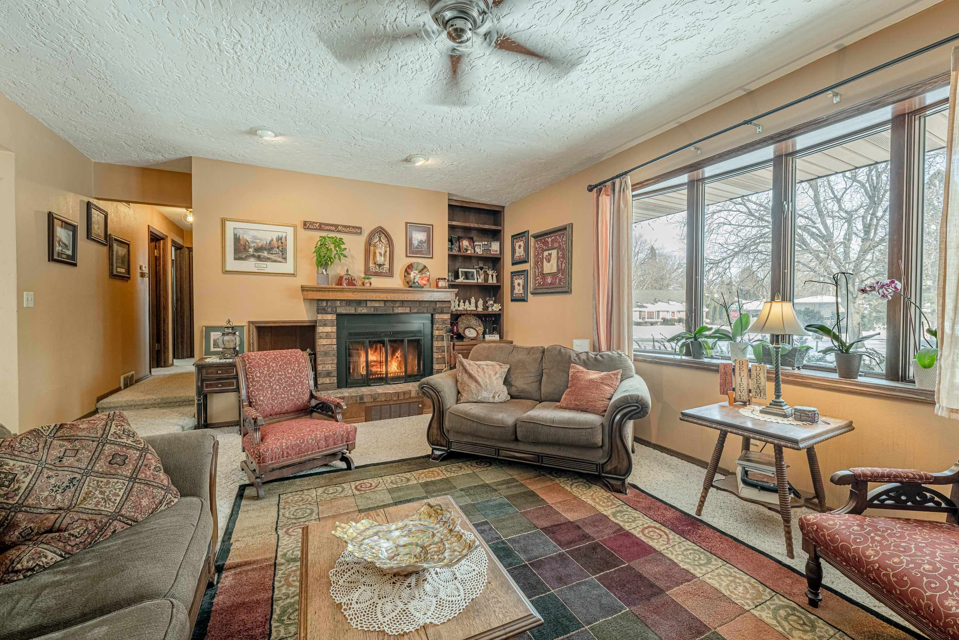 52 South Martin Road Janesville, WI 53545 - Photo 5 of 54