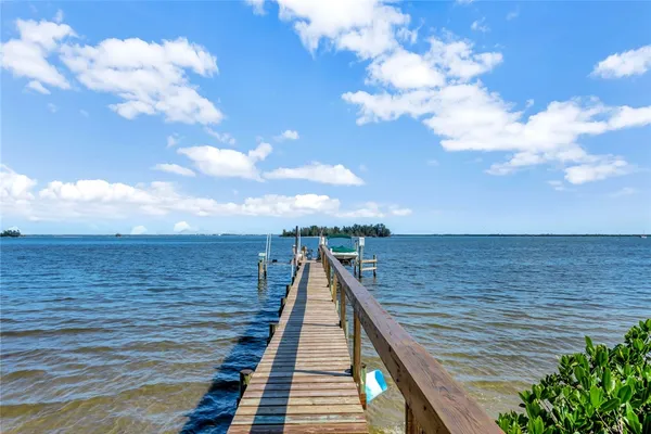 $1,895,000 | 925 Indian River Drive, Sebastian, FL 32958