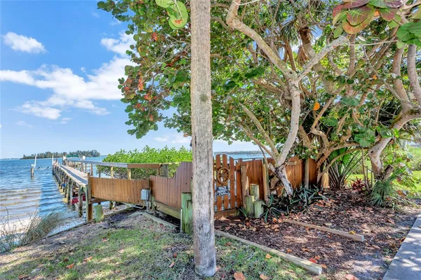 $1,895,000 | 925 Indian River Drive, Sebastian, FL 32958