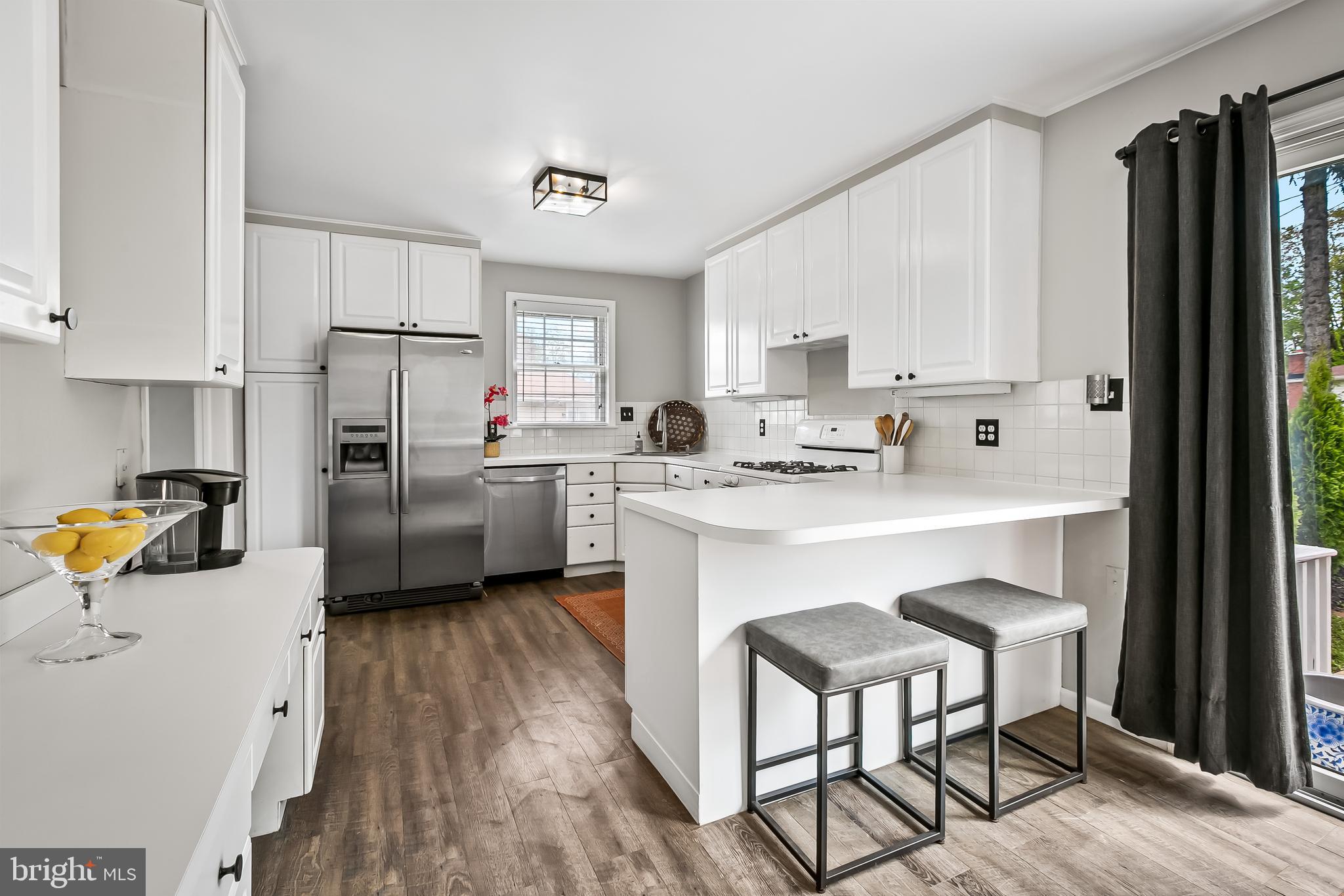 241 Chantrey Road Lutherville-Timonium, MD 21093 - Photo 12 of 42 Breakfast bar