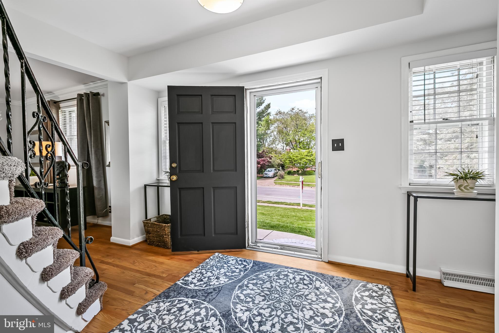 241 Chantrey Road Lutherville-Timonium, MD 21093 - Photo 6 of 42 Foyer