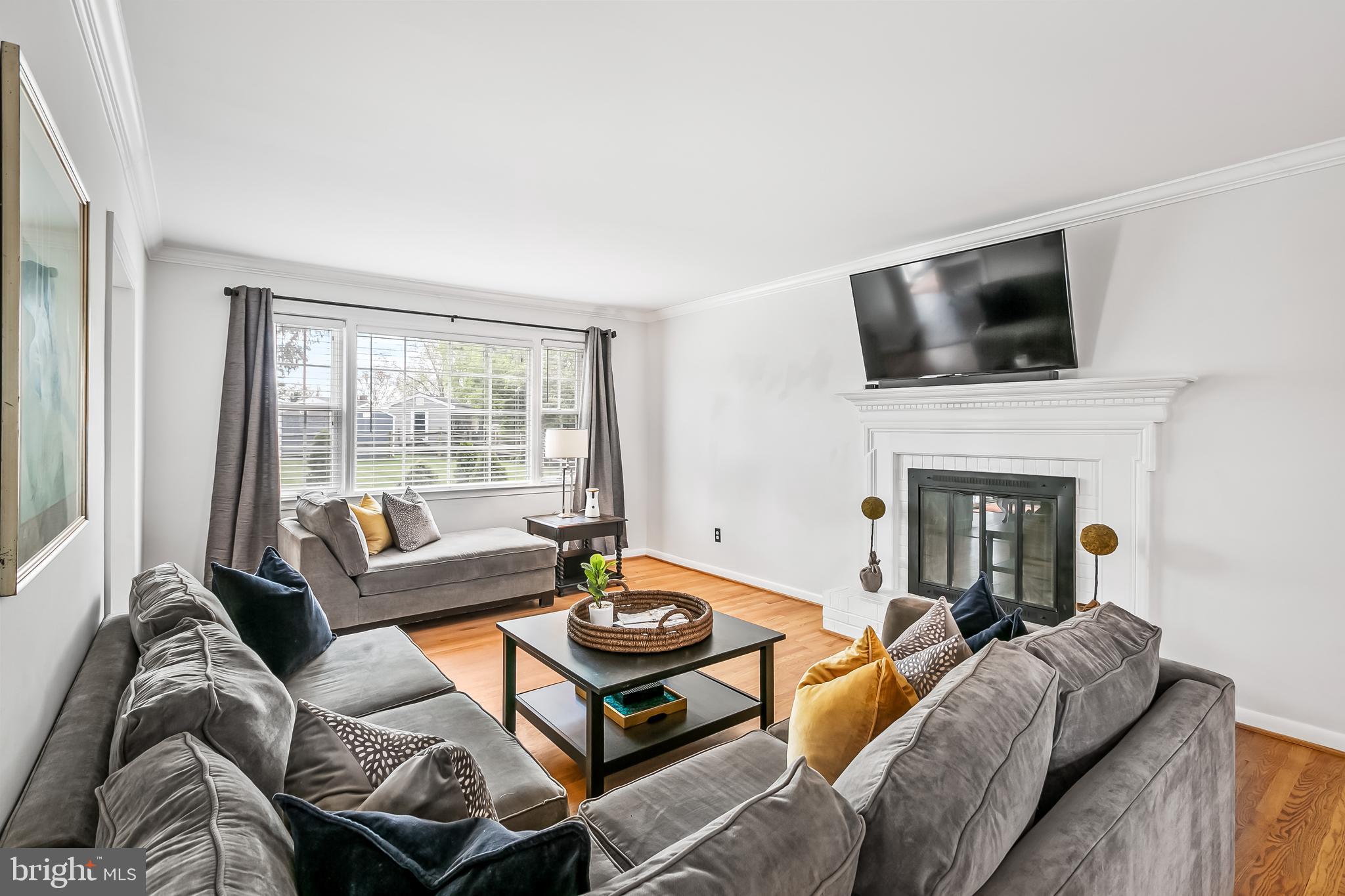 241 Chantrey Road Lutherville-Timonium, MD 21093 - Photo 8 of 42 Sun-filled