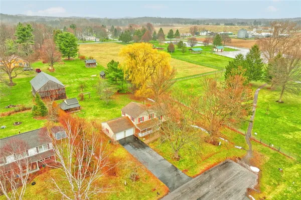 $349,900 | 201 Bittersweet Drive, Farmington, NY 14425