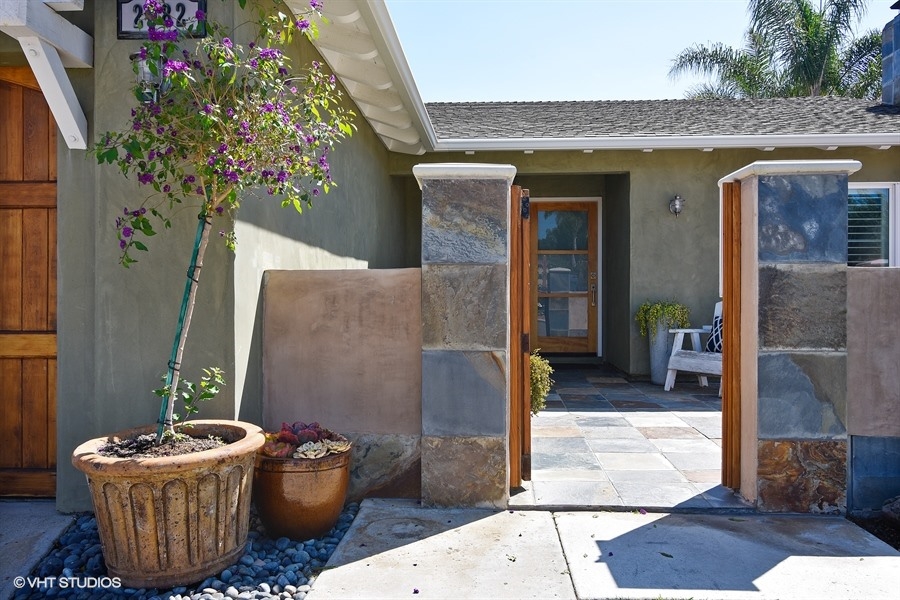 2082 Village Wood Road Encinitas, CA 92024 - Photo 2 of 18