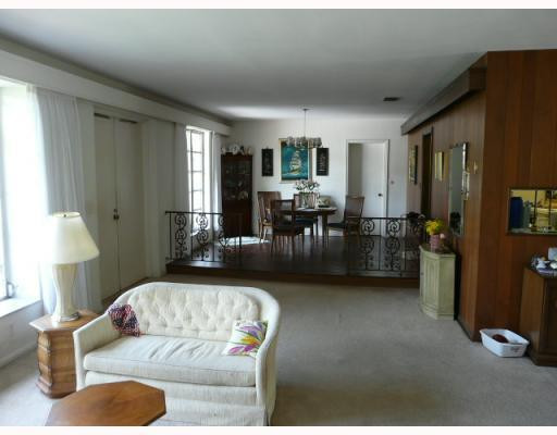 36 Cayuga Road Sea Ranch Lakes, FL 33308 - Photo 2 of 3 Living Room