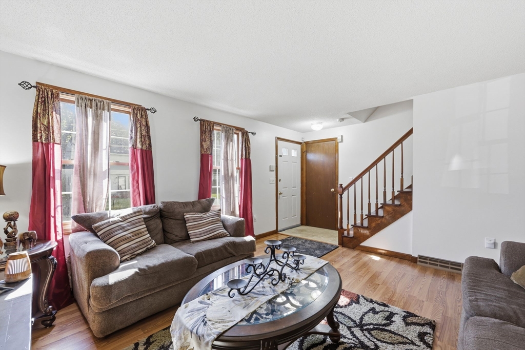 164 Arnold Avenue Springfield, MA 01119 - Photo 8 of 42