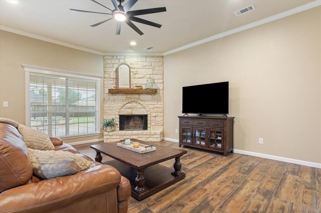 10517 Calaveras Drive Waco, TX 76708 - Photo 9 of 36
