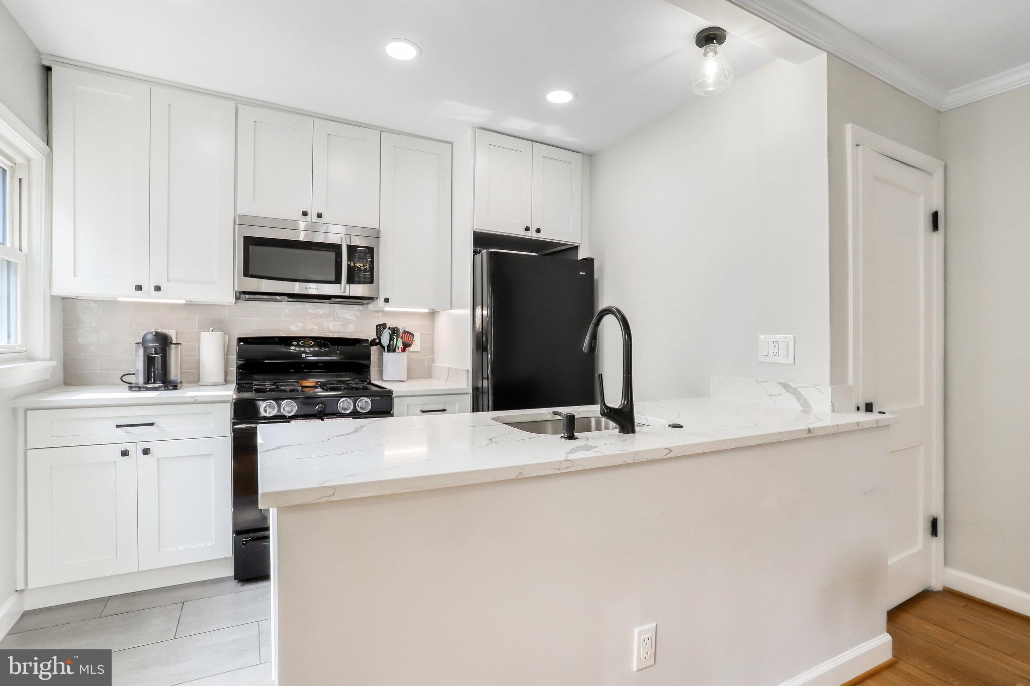 2827 West George Mason Road Falls Church, VA 22042 - Photo 5 of 77 Gallery Image 5