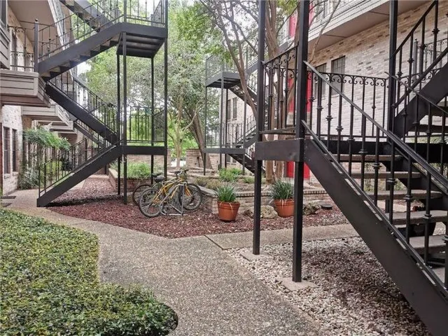 $1,000 | 2216 San Gabriel Street, Unit 108, Austin, TX 78705