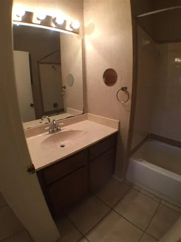 $1,000 | 2216 San Gabriel Street, Unit 108, Austin, TX 78705