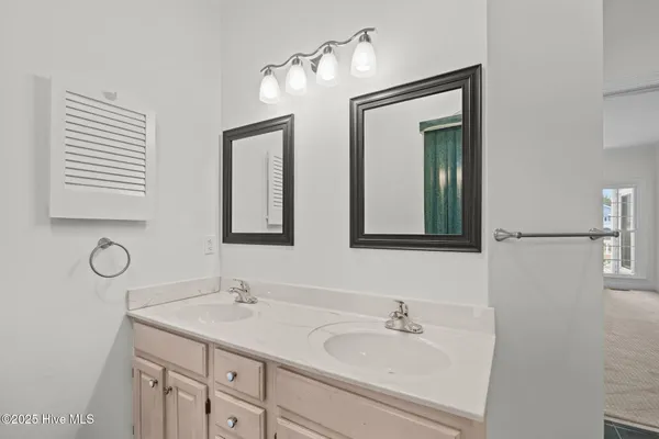 $1,232,000 | 203 Red Snapper Drive, Emerald Isle, NC 28594