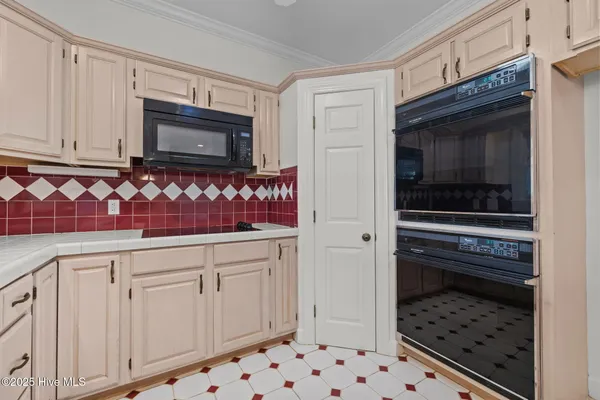 $1,232,000 | 203 Red Snapper Drive, Emerald Isle, NC 28594