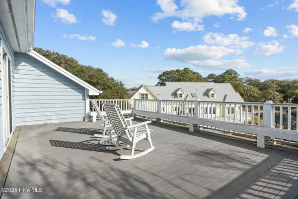 $1,232,000 | 203 Red Snapper Drive, Emerald Isle, NC 28594