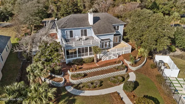 $1,232,000 | 203 Red Snapper Drive, Emerald Isle, NC 28594