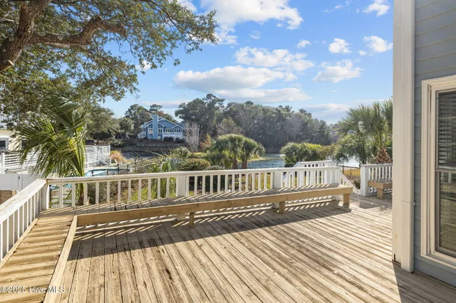 $1,257,000 | 203 Red Snapper Drive, Emerald Isle, NC 28594