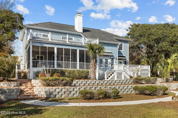 $1,232,000 | 203 Red Snapper Drive, Emerald Isle, NC 28594