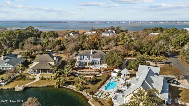 $1,257,000 | 203 Red Snapper Drive, Emerald Isle, NC 28594